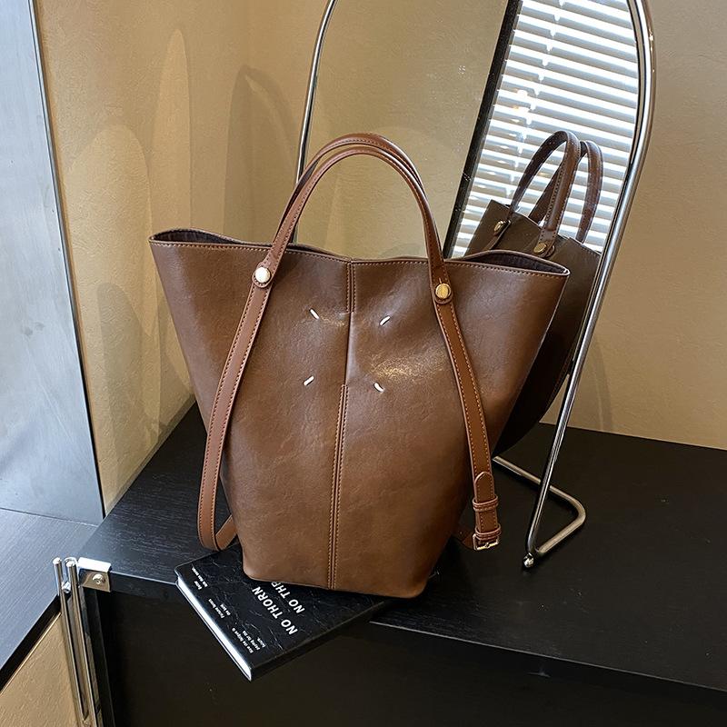 Retro Premium Bucket Bag Women's Autumn and Winter New Large-capacity Commuter Child and Mother Bag Portable Shoulder Bag