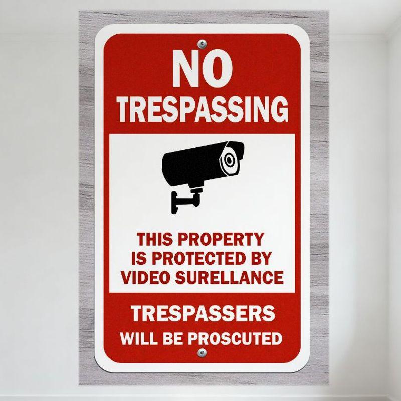 

NO TRESPASSING Metal Sign with Security Camera, Red White Black Design, Wall Decor for Home Property Protection, Mounted on Gray 20x30cm（7.8x11.8inch）