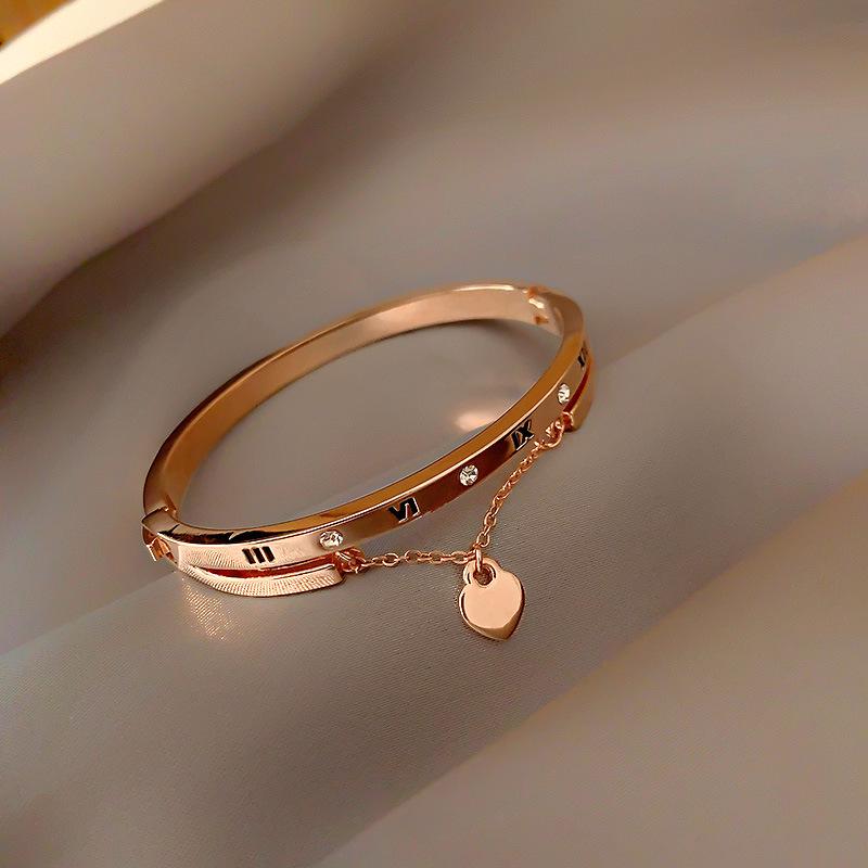 European & American Rhinestone Round Buckle Retro Bracelet – Korean Ins Niche Design, Light Luxury for Women