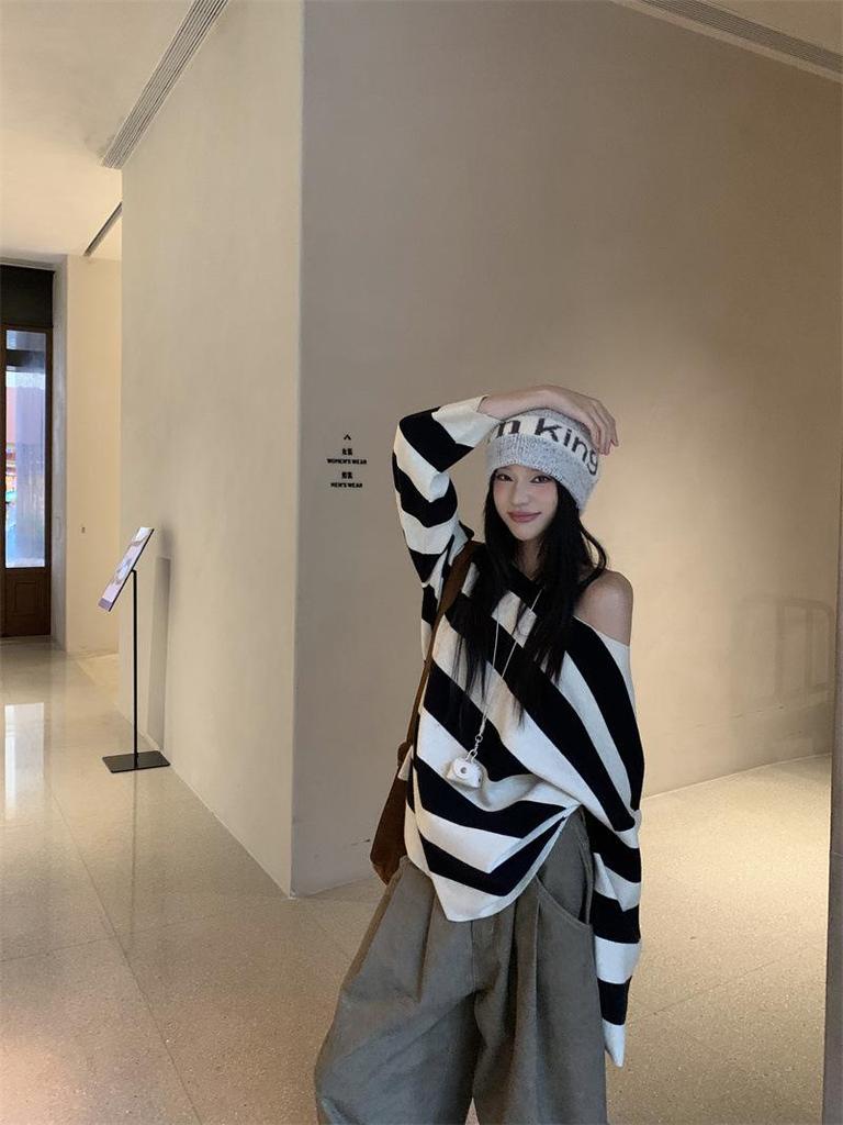 Retro Color-Block Off-Shoulder Knitted Sweater - Autumn 2025 Women's Fashion