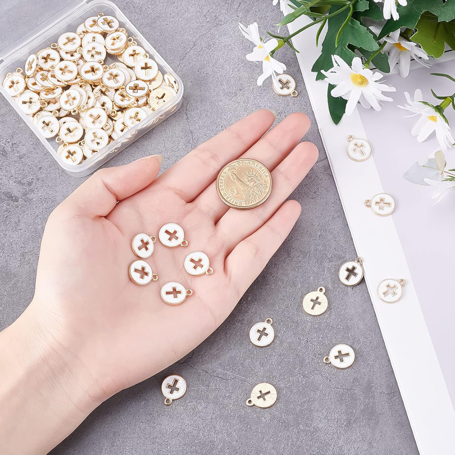 

arricraft 100 шт. Плоские круглые эмалевые подвески-крестики, Полые белые подвески-крестики, Сплав Эмаль Распятие Подвески-шармы для Пасхального рукоделия, Изготовления ювелирных изделий