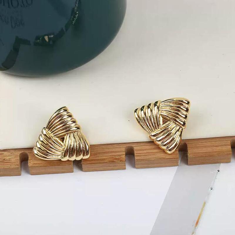 Female Niche Temperament Retro Feather Pleated Earrings