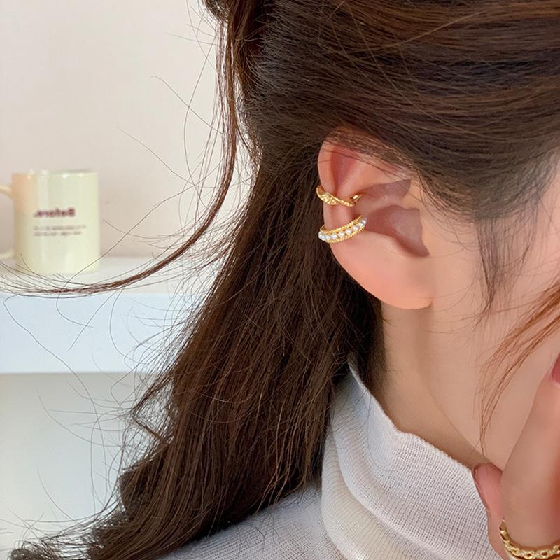 

Korean Style Retro Pearl Ear Cuffs for Women – No Piercing Needed