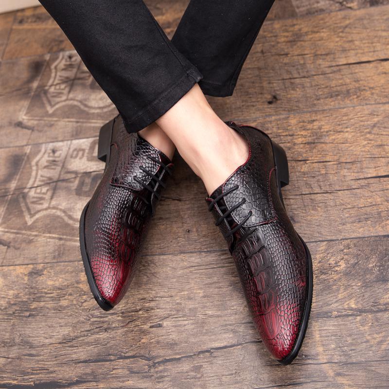 

2025 весна новая бизнес мужская мягкая подошва тренд универсальная мода повседневная обувь износостойкая дышащая нескользящая кожаная обувь мужская 44 красный