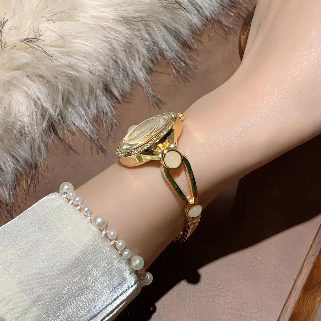 Wykwintny damski zegarek bransoletka z pozłacanego kwarcu z kamieniem naturalnym