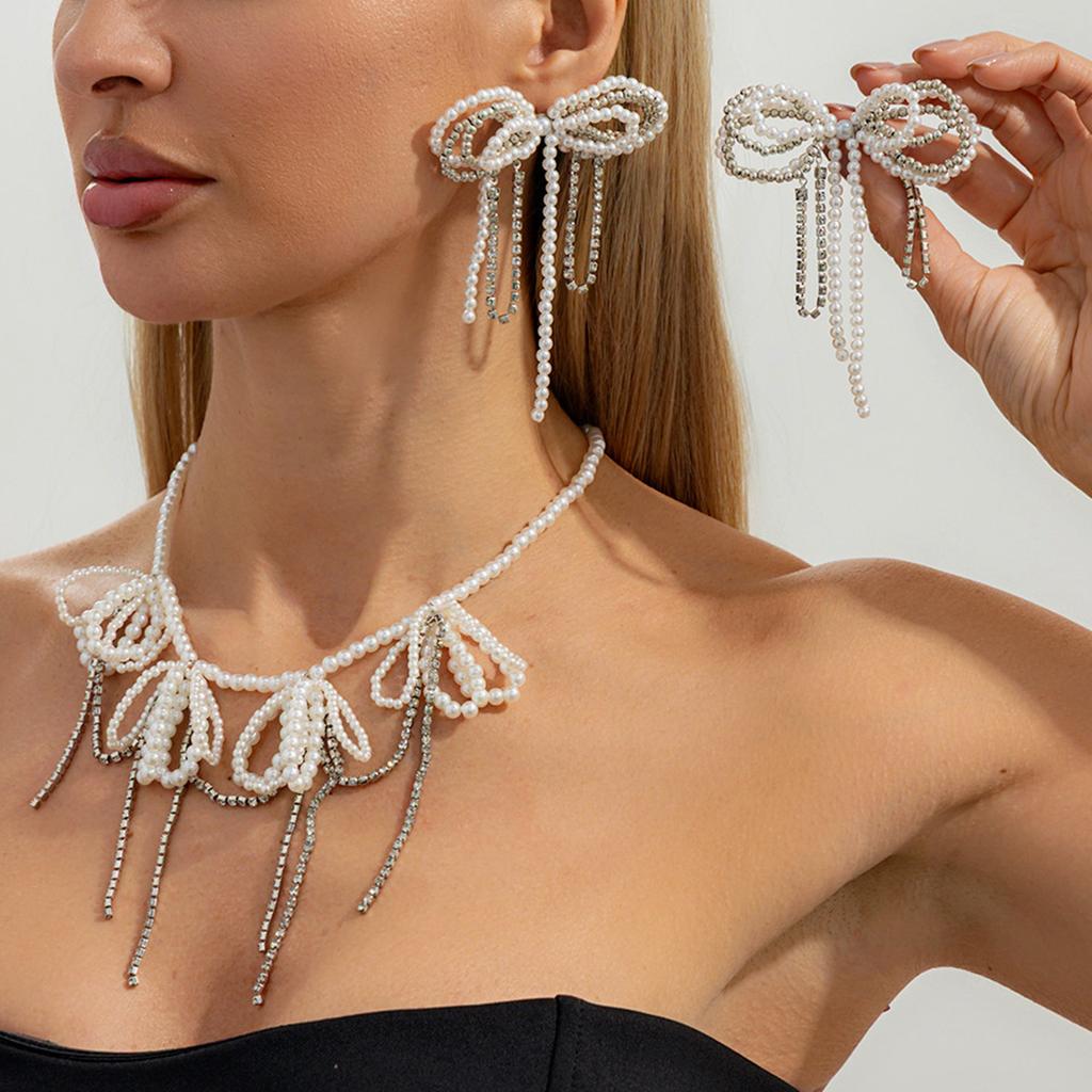 Temperament Imitation Pearl Bow Beaded Necklace Female, Sweet Cool Wind Diamond Chain Fringed Necklace