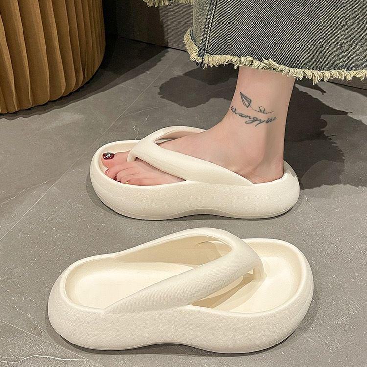 Damskie klapki z grubą podeszwą i antypoślizgowe: Modne letnie sandały plażowe zapewniające większy komfort chodzenia