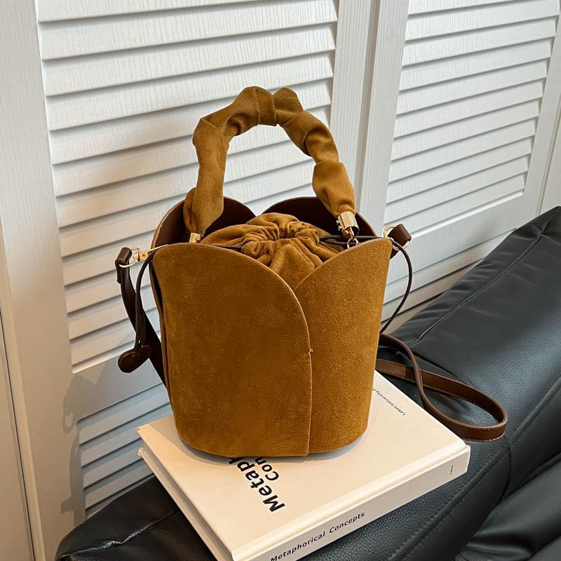 

Fashi Temperament PU Versatile Design Shoulder Bags Drawstring Trendy Commuting Sewing Thread Women s Crossbody Bags коричневий