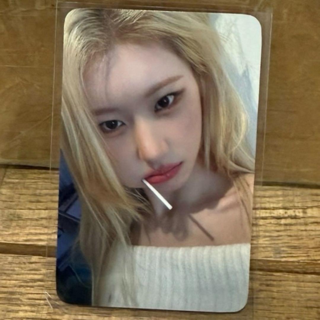 

[USED] itzy Chaeryun GOLD withmuu autograph session limited trading card