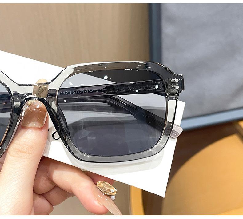 55112 New TR90 Polarized Women's Sunglasses: Japanese & Korean Style, Lightweight Small Square Frame