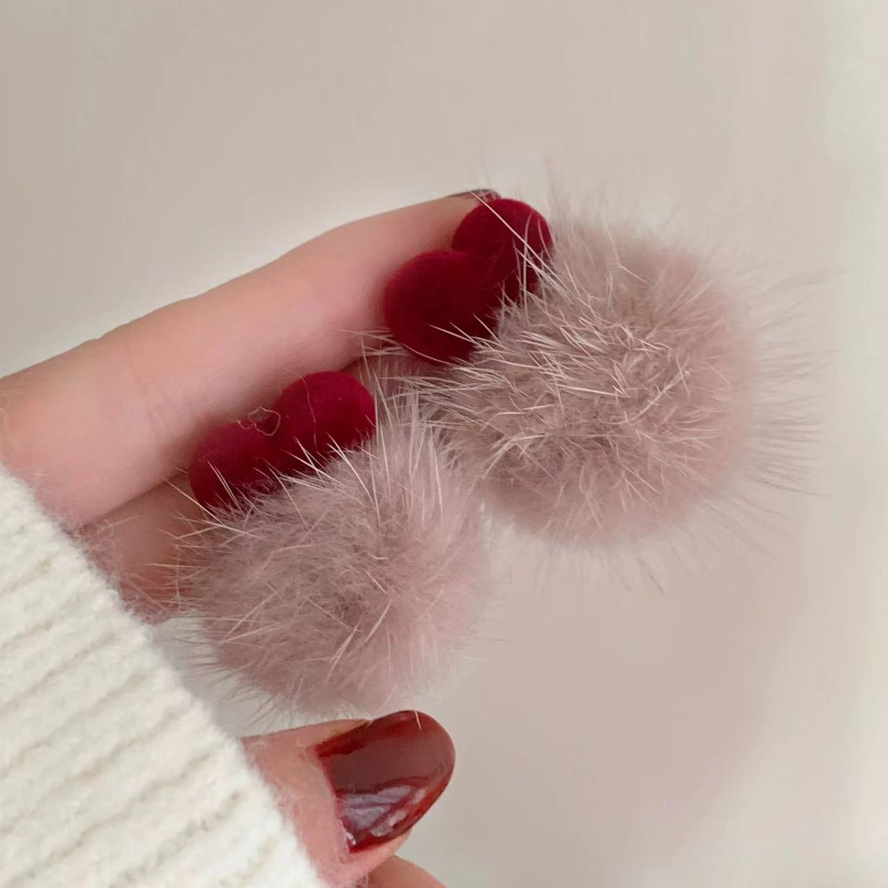 

Новые красные серьги-клипсы для волос Love Hair Ball, модные простые женские ювелирные серьги без проколотых ушей как