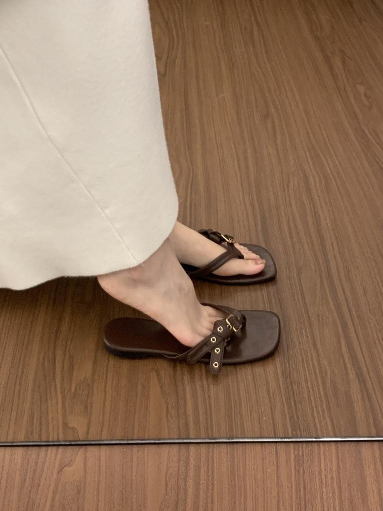 Korean version of niche pinch-foot flip-flops shoes for women's summer wear 2025 new fashion with skirts, beach cool slippers for children