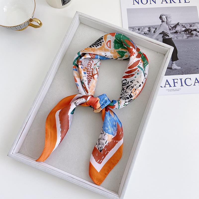 Luxusdesign Paisley-Druck Kleiner quadratischer Schal Simulierte Seide Dünner Halsschal Reifer Stil Sonnenschutz Kopftuch für Frauen