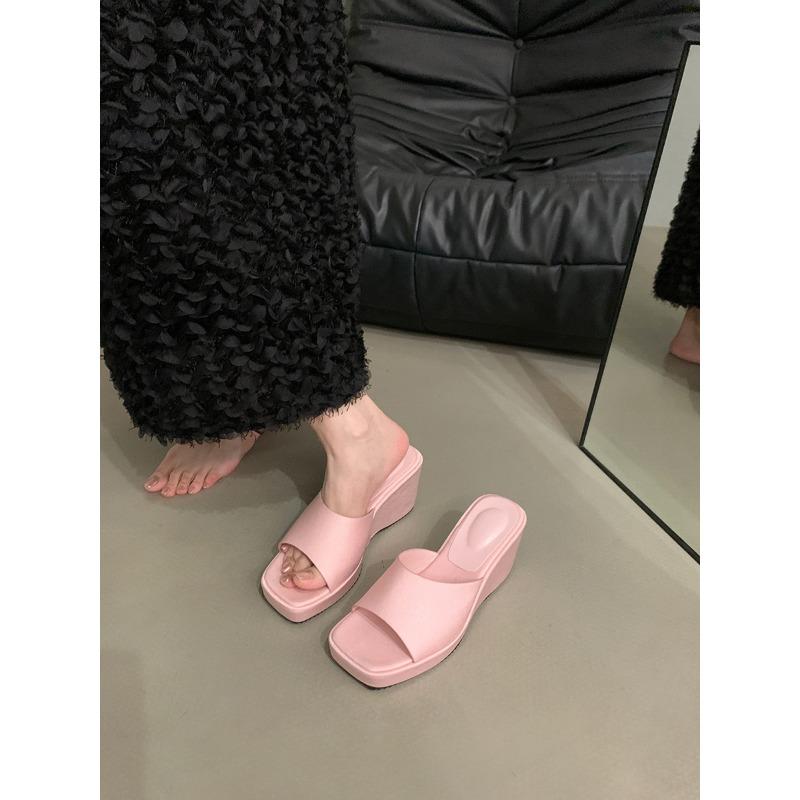 Haute couture version~ one-word slippers women's summer wear niche muffin bottom cool slippers black thick-soled heightening sandals