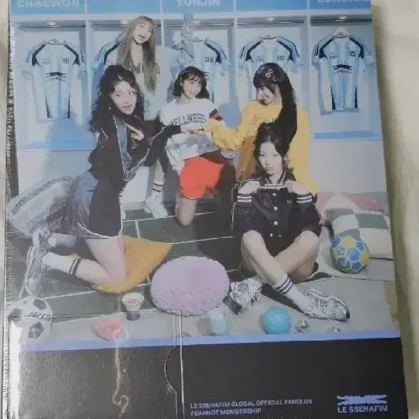 

LE SSERAFIM Фан-клубный набор - Запечатанный