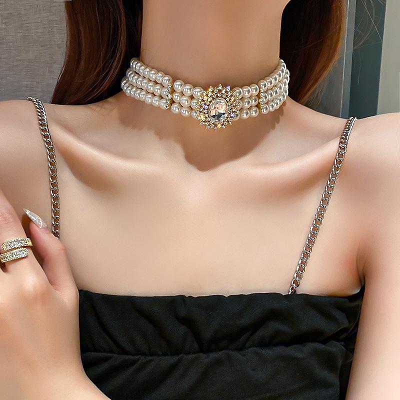 Twist winding multi-layer pearl necklace French retro fashion temperament collarbone chain personalized versatile design sense necklace