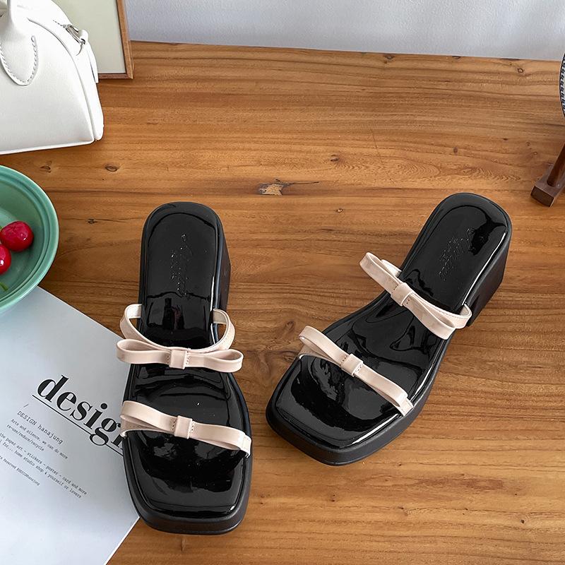 Popular black retro thick high-heeled one-word slippers women's summer wear 2025 new models with skirts to increase height and cool slippers