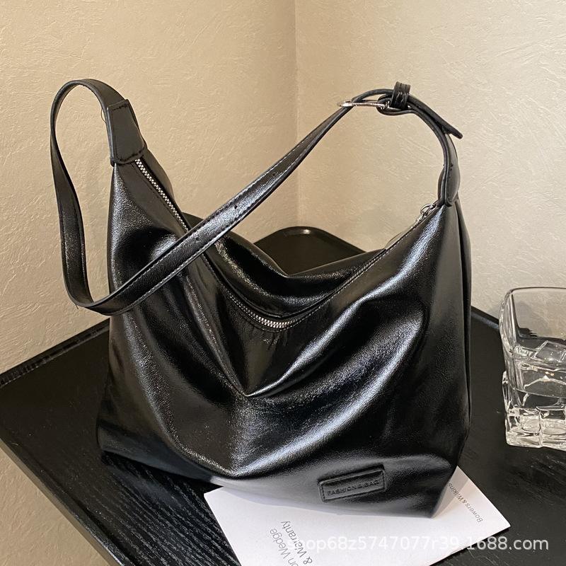 High-end texture retro commuter armpit bag with oil wax leather large capacity tote bag casual fashion versatile shoulder bag
