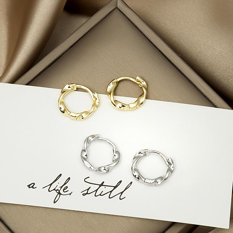 

Korean Twist Circle Earrings: Minimalist, Creative, and Elegant Hong Kong Style