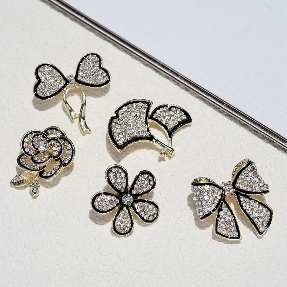 Fashionable Brooches for Woman Shiny Rhinestone Alloy Flower Decorative Brooch Women's Blouse Accessories
