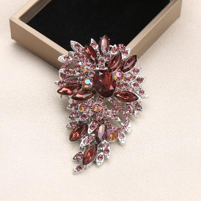 European and American Hot-Selling Rhinestone Alloy Brooches, Exquisite and High-End Women's Clothing Accessories, Corsages, Scarf Clips