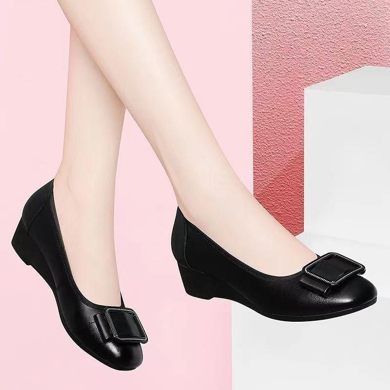 Autumn soft leather shallow mouth single shoes women's new comfortable soft leather soft sole medium mother versatile shoes women's leather shoes
