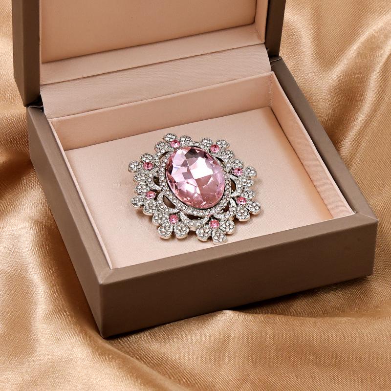 Luxury Crystal Flower Brooch: Exquisite Retro Palace Style for Women