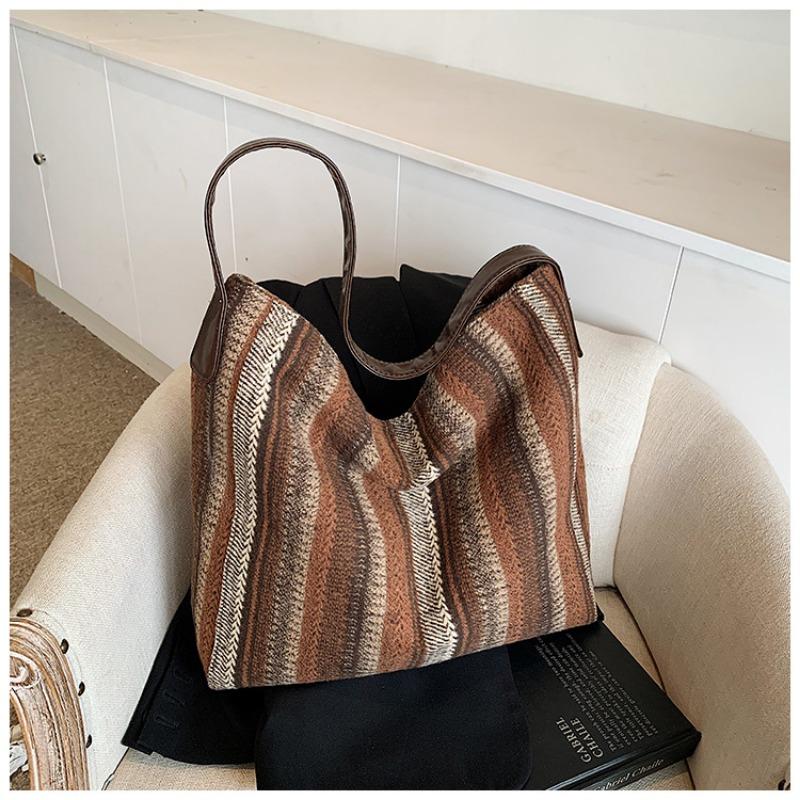 

Autumn and winter new lazy wind vertical pattern tote women s bag new large capacity shoulder bag messenger bag темно-коричневого