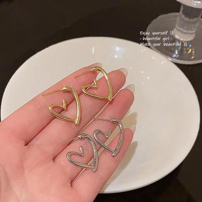 S925 Silver Needle Elegant Gap Heart Earrings for Women - Luxury Niche Design