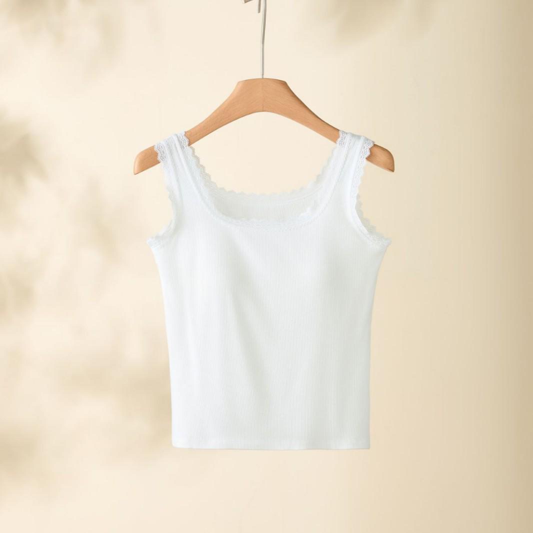 

Luxury Women s Slimming Lace-Trim Camisole with Built-In Bra: Sleeveless U-Neck Top for Both Inner and Outerwear.