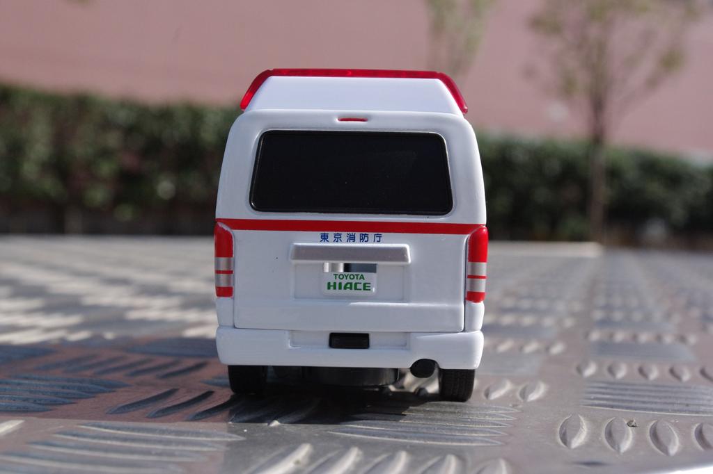 Diapet DK-3106 1/36 Scale Ambulance