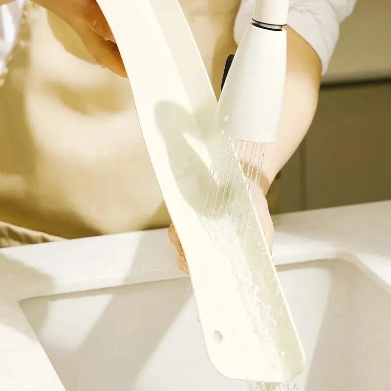 Portable Silicone Sink Baffle Splash Guard with Suction Cup Pool Can Protect Clothes From Splashing Water and Is Practical