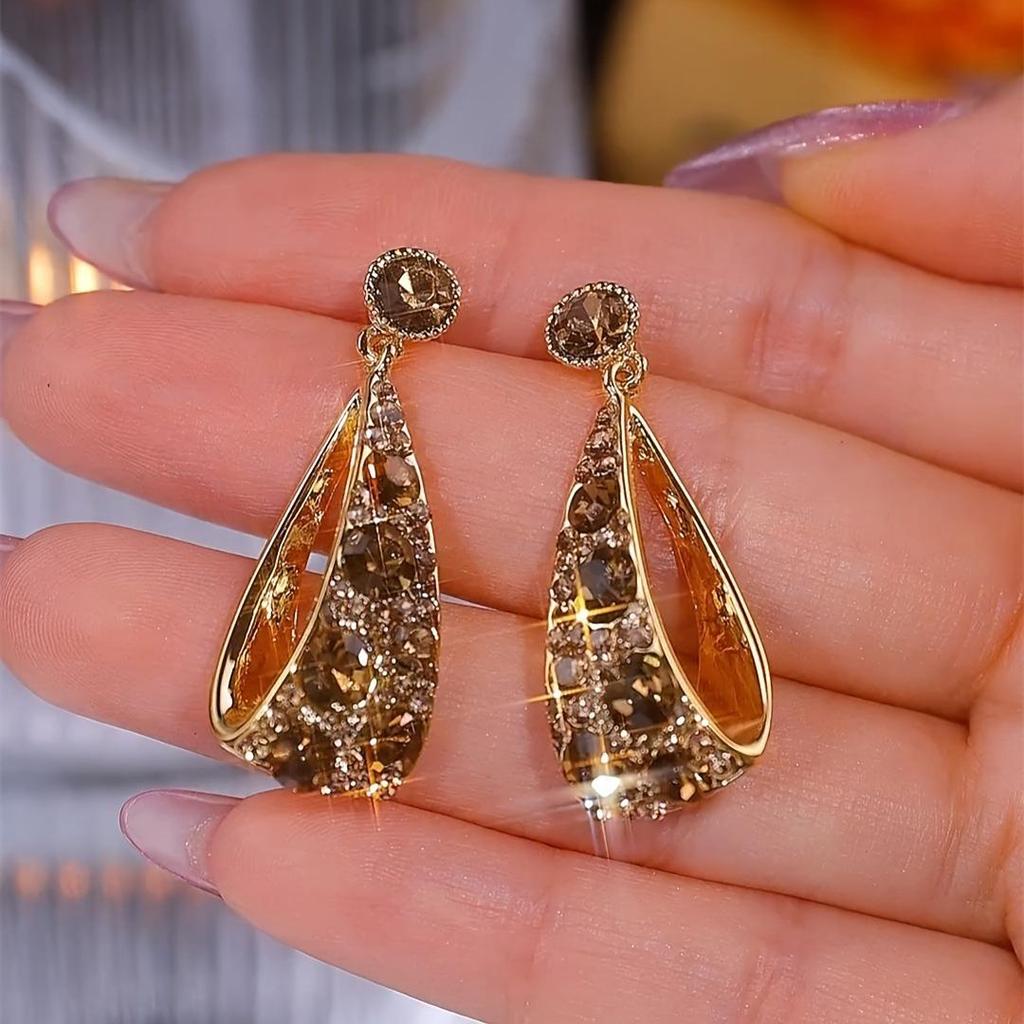 Exquisite Geometric Flower Diamond Stud Earrings - Light Luxury Fashion Style