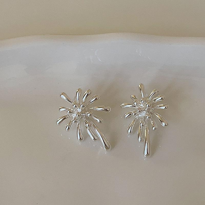 Elegant Retro Luxury Firework Stud Earrings for Women - Trendy, Versatile, and Fashionable