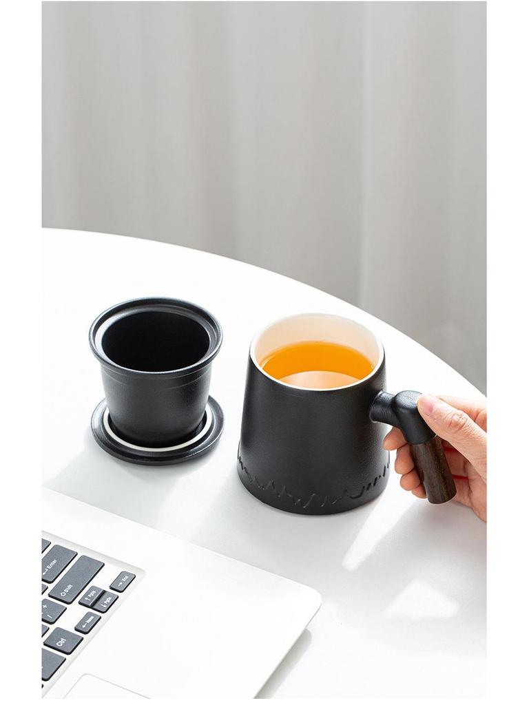 Hand-Painted Ceramic Office Mug: Distant Mountains Design, Teacup with Separate Brewing Chamber, Ideal for Water or Tea - Perfect Business Souvenir.