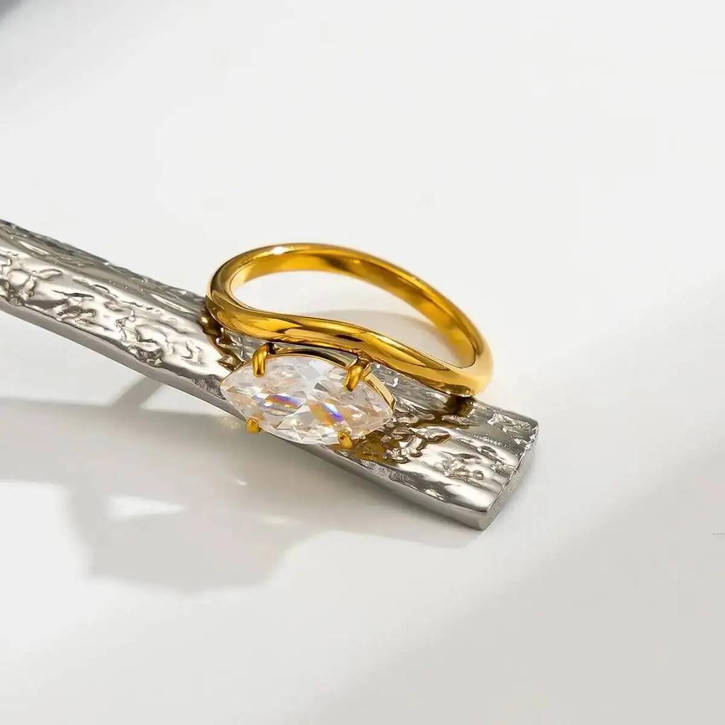 New Sparkling Zircon Stainless Steel Ring Women Non Fading 18K Gold-Plated Stackable Couple Ring Valentine Day Jewelry Gift