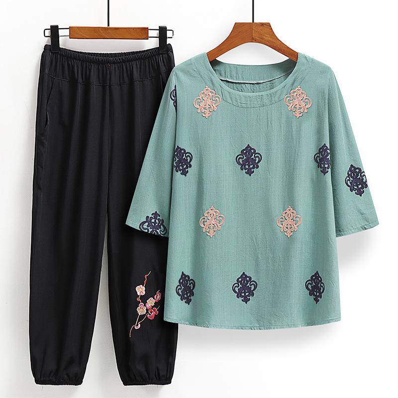 Summer Middle-aged and Elderly Women's Large Size Ethnic Style Embroidery Seven-minute Sleeve T-shirt Suit Mother Fashionable Tops