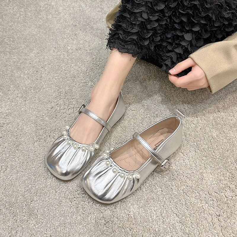Französische silberne Abend-Mary-Jane-Damenschuhe 2025 Frühling und Sommer neue flachbodige plissierte Ballett-Oma-Schuhe Einzelne Schuhe