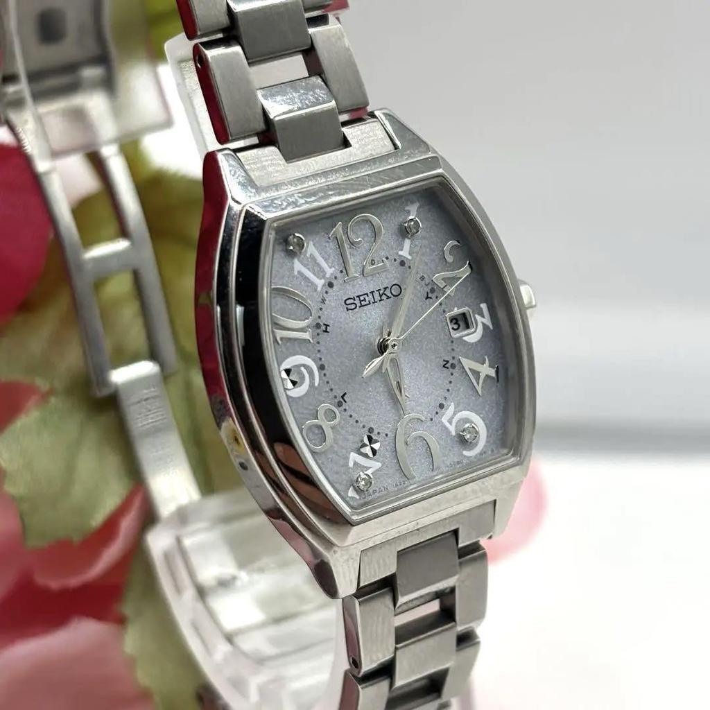 [USED] Working Seiko Seiko Lukia tonneau-shaped women's watch with radio-controlled solar watch and box.