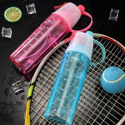 Vaso de Agua Deportivo de Plástico con Spray de 600 ml Botella de Agua Refrescante para Exteriores Regalo Creativo para Estudiantes Vaso de Agua con Spray Vasos Prácticos Utensilios para Bebidas