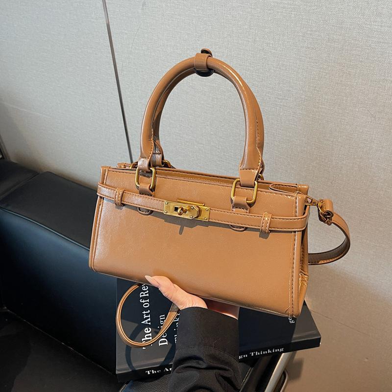 Korean version of simple and versatile niche portable commuter bag women's 2025 autumn and winter new high-end textured messenger tote bag