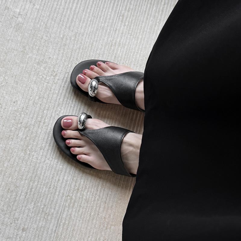 Nangang Holiday~ Sheepskin version retro round flip-flops open-toed flat-bottomed vacation cool slippers women's summer wear