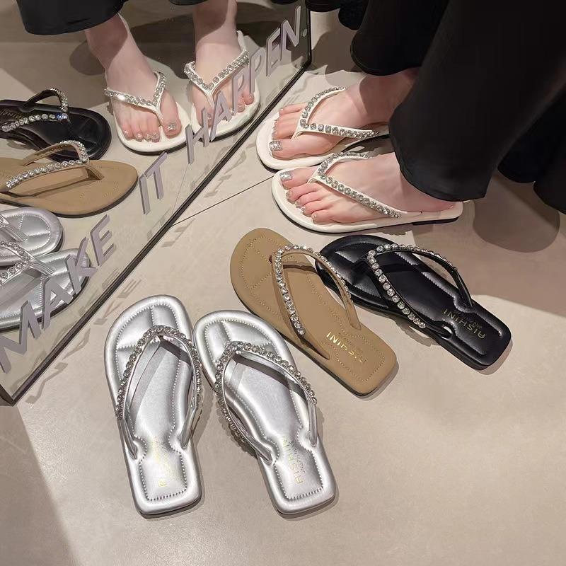 Beach Flip-flops Women's High-end Summer New Flat-bottomed Non-slip Holiday Toe Sandals