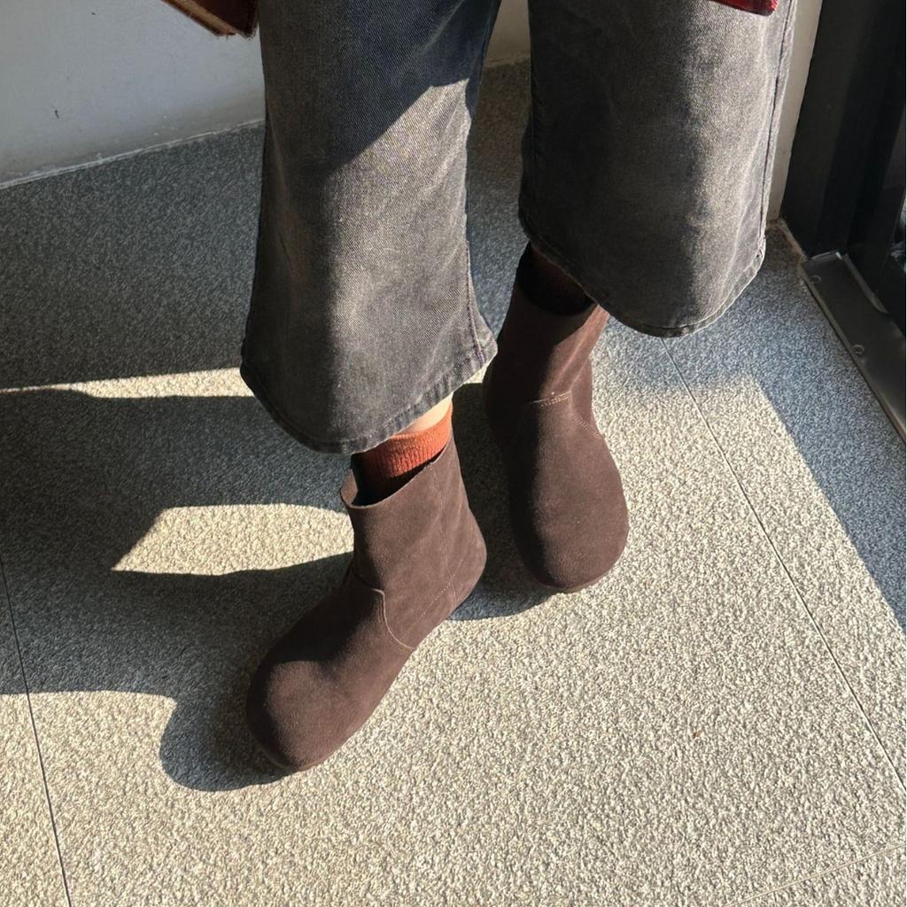 Retro round head frosted leather thick-soled versatile short boots 2025 autumn and winter niche design turning hair and looking thin fla