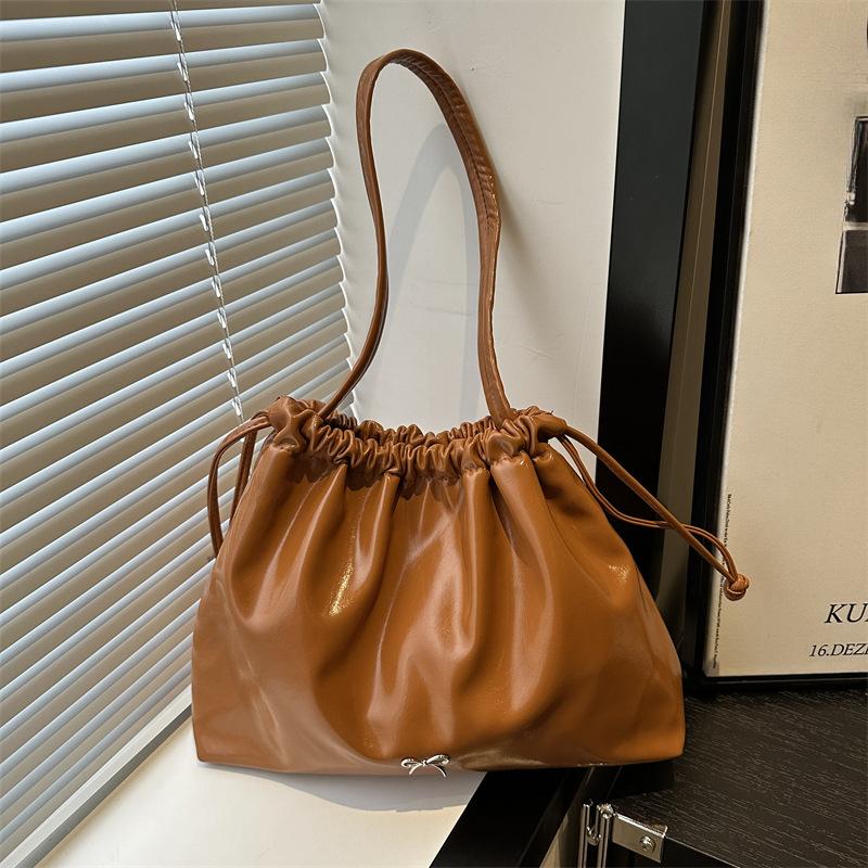 Drawstring Pleated Bucket Bag for Women's Trendy New Large Capacity Summer Casual One shoulder Versatile Tote Bag