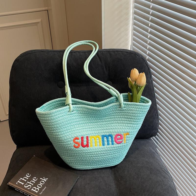 

Повседневная простая нишевая дизайнерская модная сумка большой вместимости 2025 лето новая женская на плечо сумка-тоут зелёный