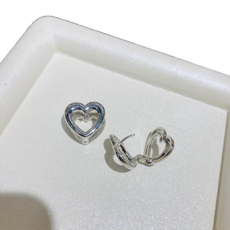 Metall Ohrringe mit hohl geschliffenem Herz für Damen Koreanische Mode Minimalistisch Geometrisch Liebe Ohrstecker Party Schmuck Geschenk