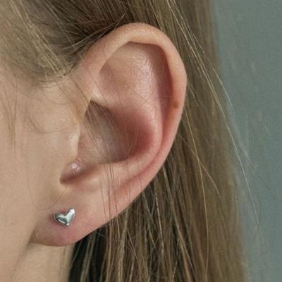 Aora MINIMAL HEART EARING #0000