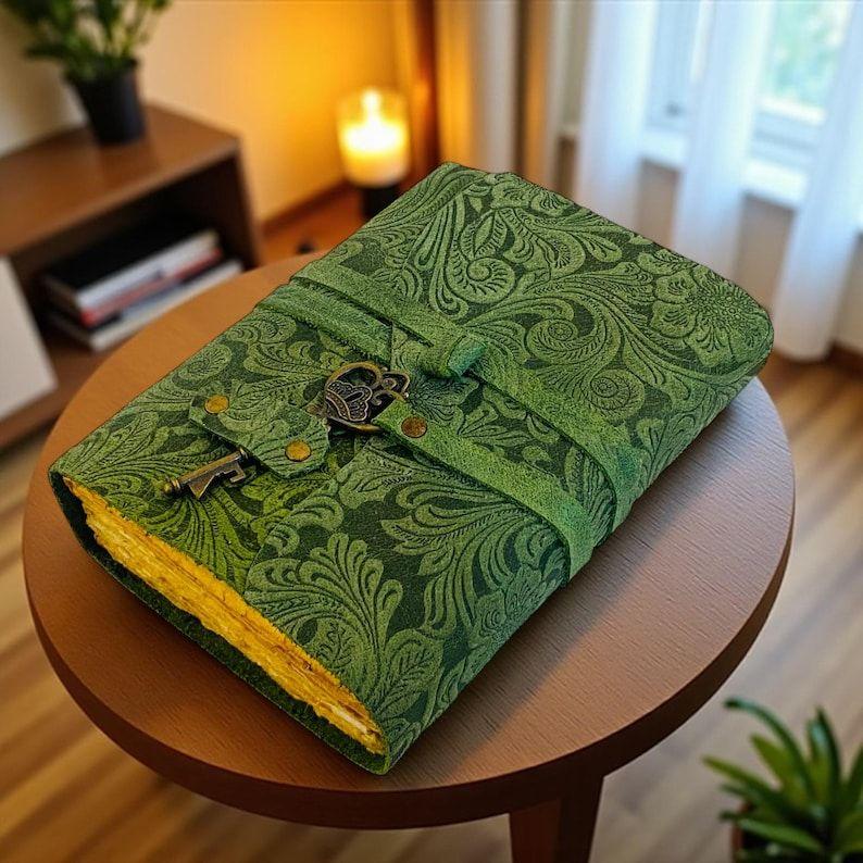 

Шкіряний щоденник з тисненими квітами, папір з рваними краями, ручна робота, Книга Тіней 7 x 5 inch