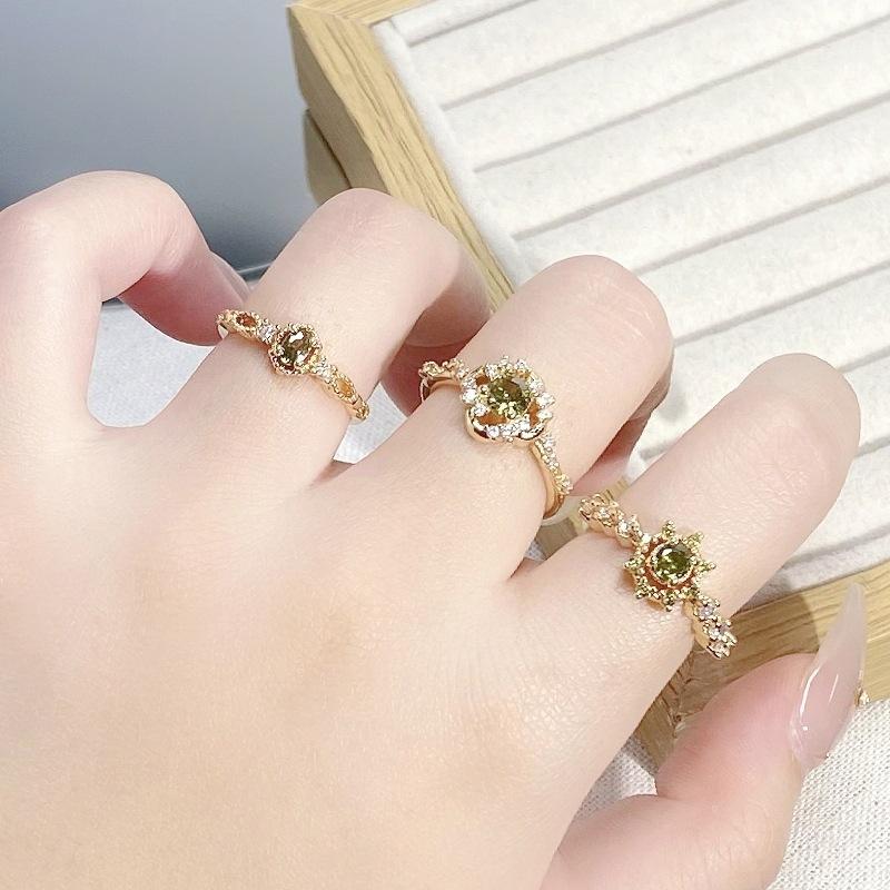 Medieval Vintage Retro High-End Colored Treasure Apple Green Open Ring For Women To Wear Exquisite Rings